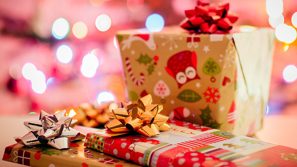 Ny rekordnivå för julklappsinköp via e-handel meddelar Postnord